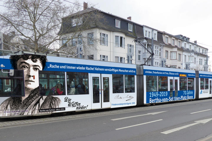 „70 Jahre Bertha-von-Suttner-Platz – eine Straßenbahn wird zur Bertha-Bahn“ 