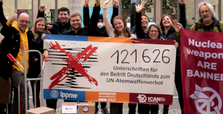 Übergabe der Petition in Berlin.