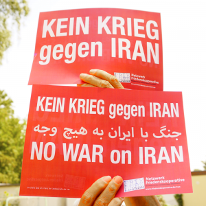 Aktionsschild Kein Krieg gegen Iran, beidseitig bedruckt